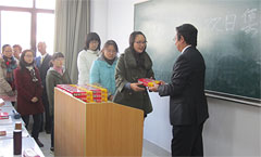 ベトナム・ダナン外国語大学への日本語教育専門書の寄贈 